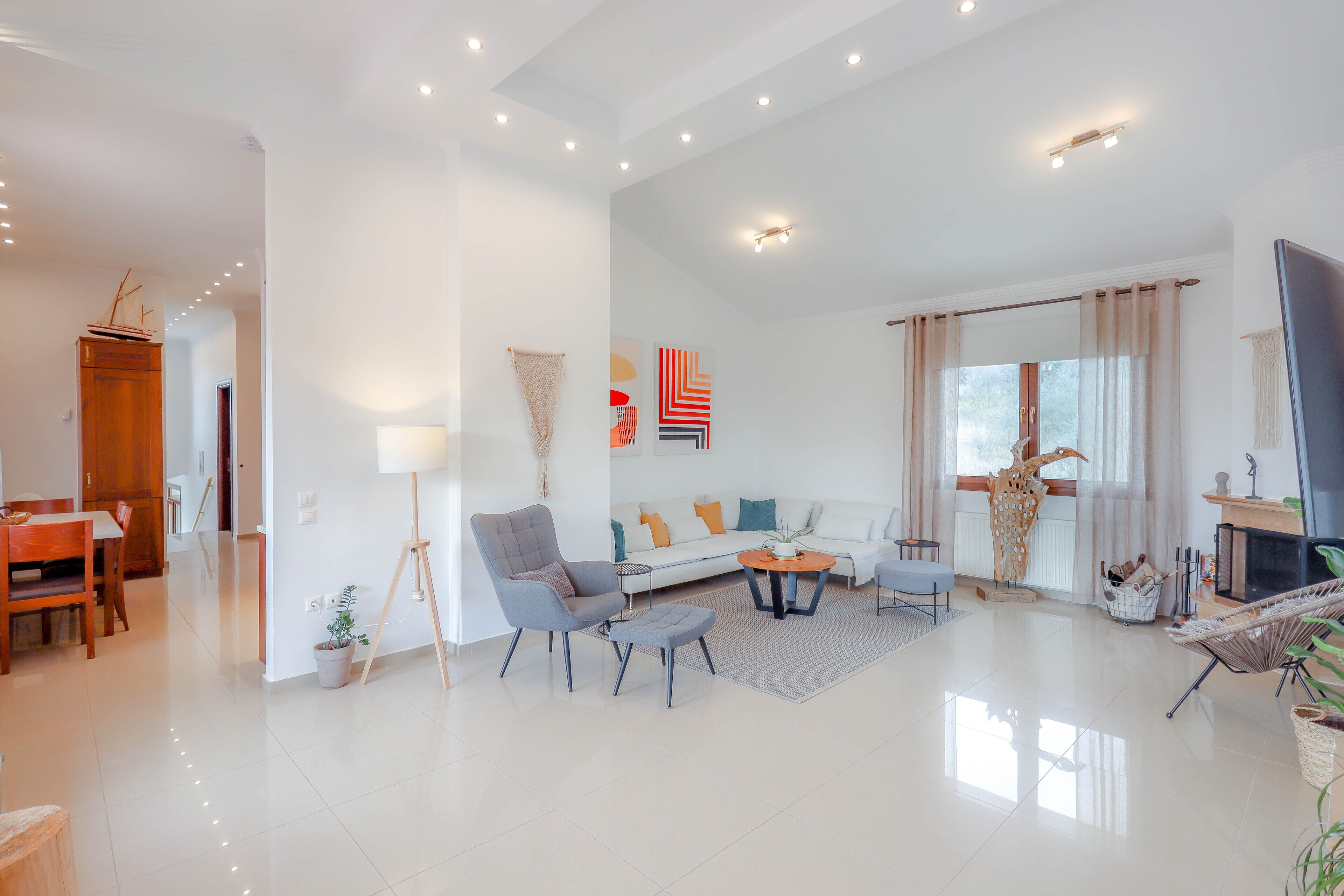 Smart-TV, Kamin, Netflix, Streaming-Dienste