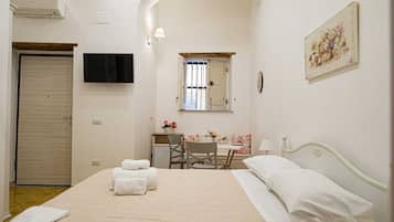 Double Room | Minibar, free WiFi