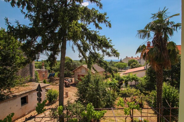 Apartment, 2 Schlafzimmer | Blick auf den Garten