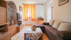Unclassified image, 5 of 18, button - Stelia Fermići (Novigrad)