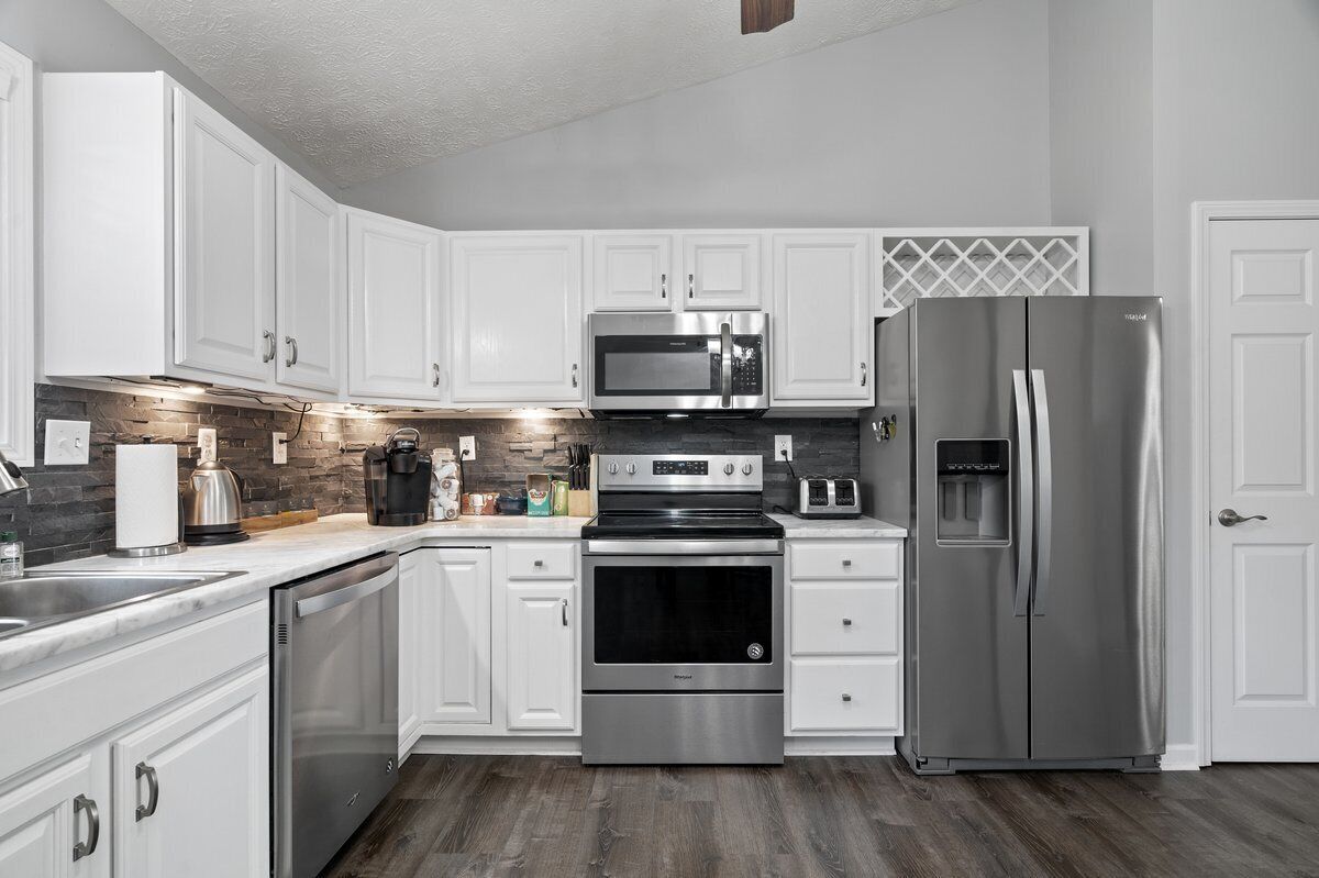 冰箱、微波炉、烤箱、炉灶