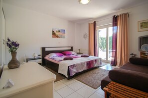 Apartment (A2+1) | Schreibtisch, kostenloses WLAN, Bettwäsche