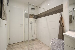 Apartment (A2+2) | Bathroom | Shower, towels, soap, toilet paper