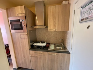 Fridge, microwave, oven, stovetop - Residence la Fraisiere (Brussels)