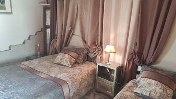 Chambre Double, balcon | Bureau, espace de travail pour ordinateur portable