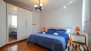 Unclassified image, 5 of 30, button - Vesna (Novigrad)