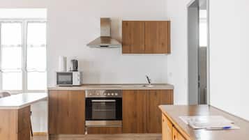 Comfort Apartment, 1 King Bed, City View | Private kitchen | Fridge, coffee/tea maker, cookware/dishes/utensils