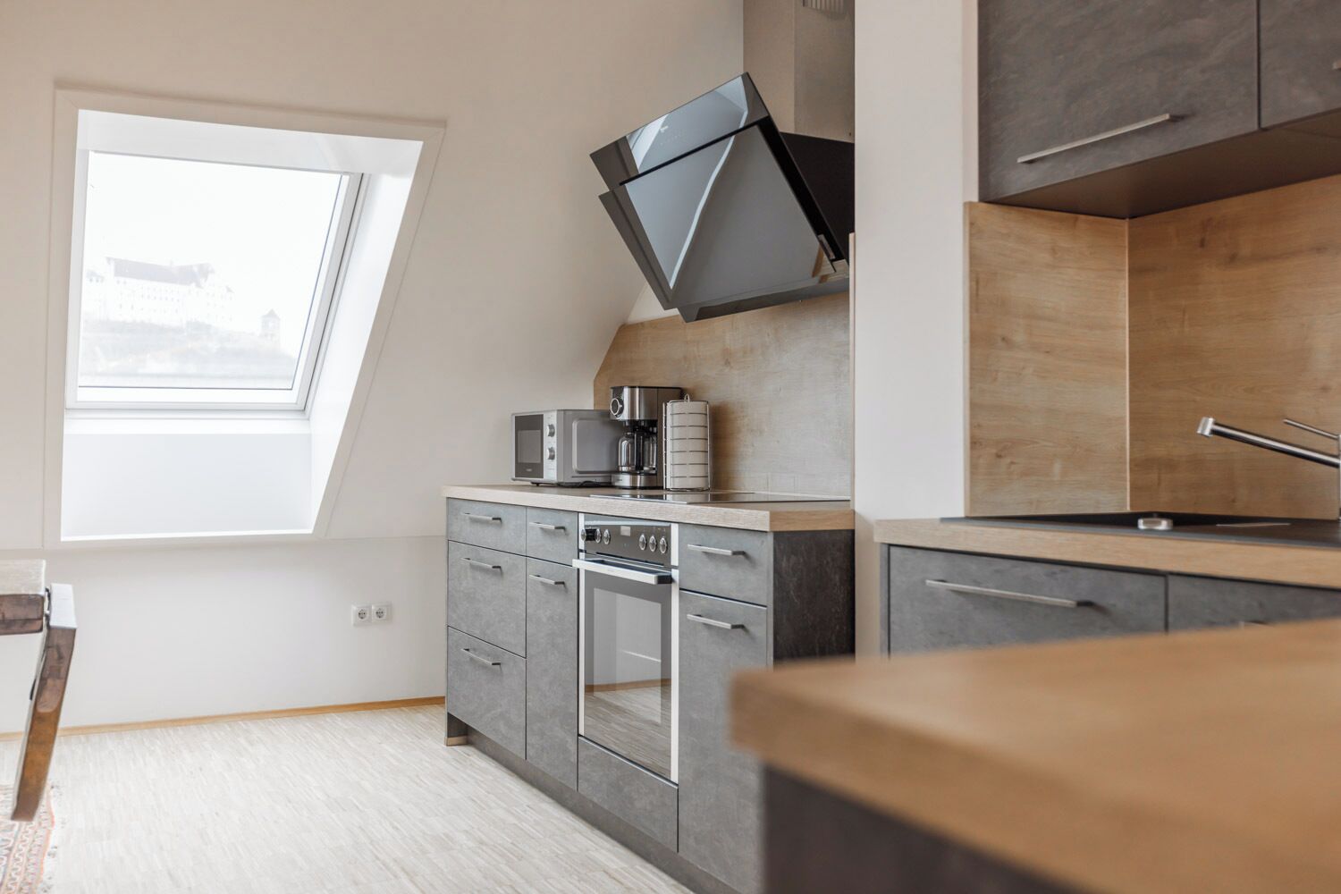 32-inch LCD TV with satellite channels, TV