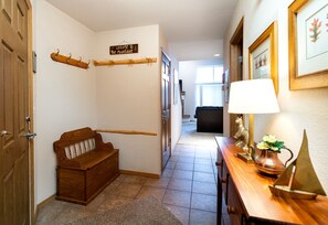 Interior - Tarn Landing Condo: Access To All Summit Resorts (Frisco)