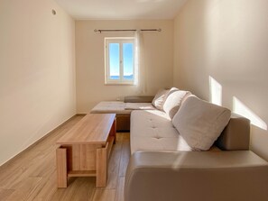 Apartment, Meerblick (2) | Wohnbereich | Flachbildfernseher