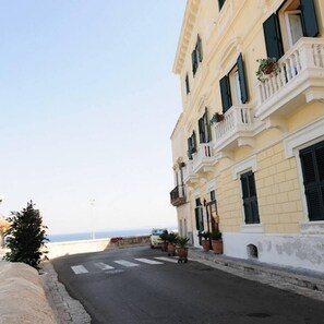 บริเวณภายนอก