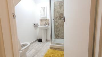 Apartment | Bathroom | Shower, hair dryer, towels
