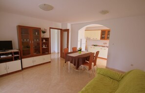 Apartment (Viola A4+1 nr.2 dole) | Living area | TV - Viola (Novigrad)