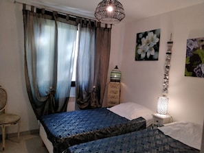 3 bedrooms, free WiFi - Contemporary apartment by the sea (Sete)