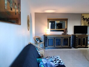 TV - Contemporary apartment by the sea (Sete)