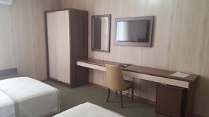 Minibar, escritorio, wifi gratis y ropa de cama 