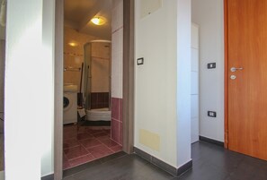 Apartment (Vili A2+2) | Bathroom | Towels, soap, toilet paper - Vili (Novigrad)