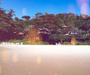 在海滩、白沙、海滩按摩、5 间海滩酒吧