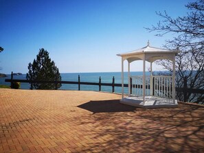 Terrace/patio - ***Graciously large one bed by the Sea*** (Torquay)