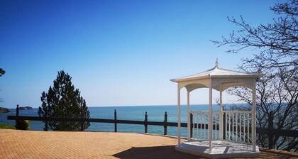 ***Graciously large one bed by the Sea***