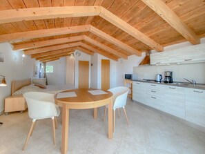 Appartamento (Viviana A2 Ana) | Cucina privata | Frigorifero, piano cottura, pentole/stoviglie/utensili