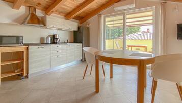 Apartment (Viviana A2 Ana) | Private kitchen | Fridge, stovetop, cookware/dishes/utensils