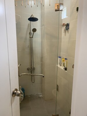 Dusche im Bad