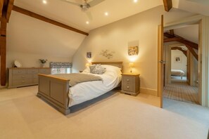 2 bedrooms, iron/ironing board, internet, bed sheets