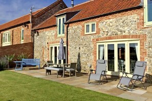 Outdoor dining - Field Corner (4), Docking, Norfolk (Station Road)