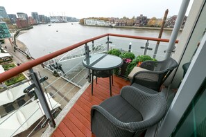Balcony - River view Luxury 3bed flat with views (London)