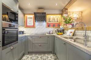 Fridge, microwave, oven, dishwasher - Cog Cottage, Great Walsingham. Norfolk (Great Walsingham)