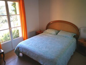 5 chambres, fer et planche à repasser, lit parapluie, Wi-Fi gratuit