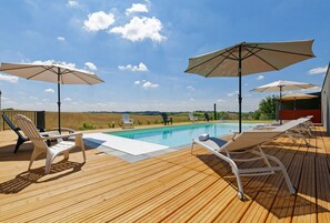 Seasonal outdoor pool, sun loungers - Chambre d'hotes Saga (Savignac-Mona)