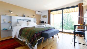 Suite | 1 kamar tidur, minibar, dan didekorasi berbeda-beda