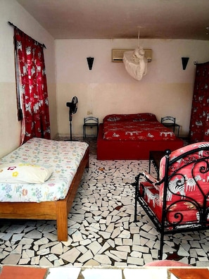 Quarto triplo | Wi-Fi de cortesia, roupa de cama