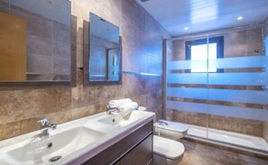 Shower, towels