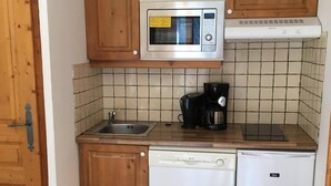 冰箱、微波炉、烤箱、洗碗机