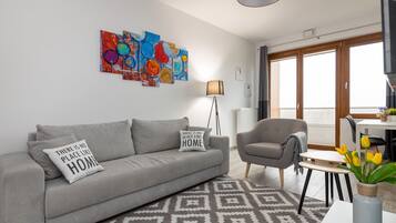 Comfort Apartment | Living room | 30-inch flat-screen TV with cable channels, TV