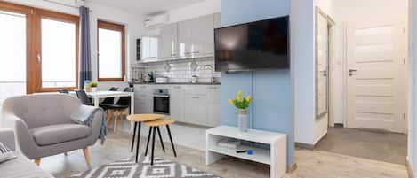 Comfort Apartment | Living room | 30-inch flat-screen TV with cable channels, TV