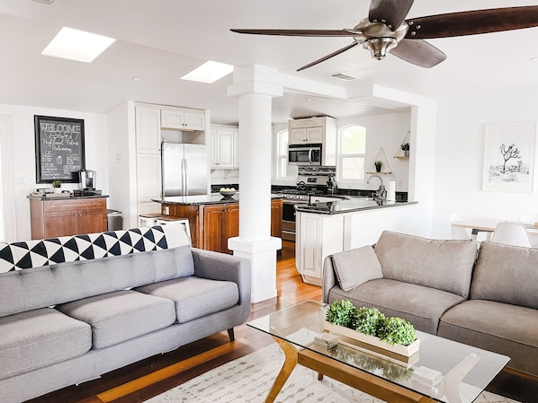 Smart TV, chimenea y videojuegos 