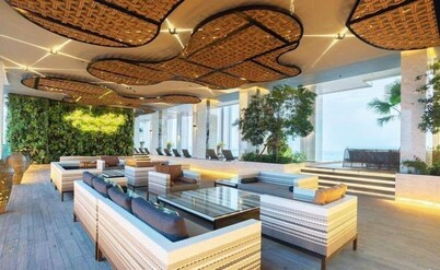 The Riviera wong Amat Beach