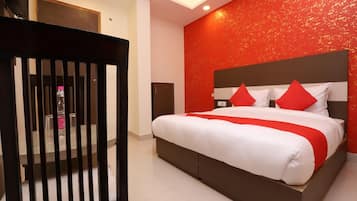 Desk, laptop workspace, free WiFi, bed sheets