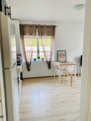 Frigorífic, microones, forn i placa de cuina 