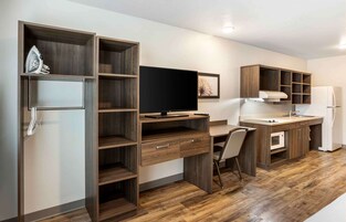 Standard Studio, 1 Queen Bed, Non Smoking, Refrigerator & Microwave | Desk, laptop workspace, iron/ironing board, free WiFi