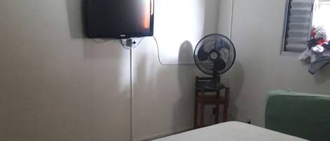 3 makuuhuonetta, silitysrauta/-lauta, ilmainen Wi-Fi