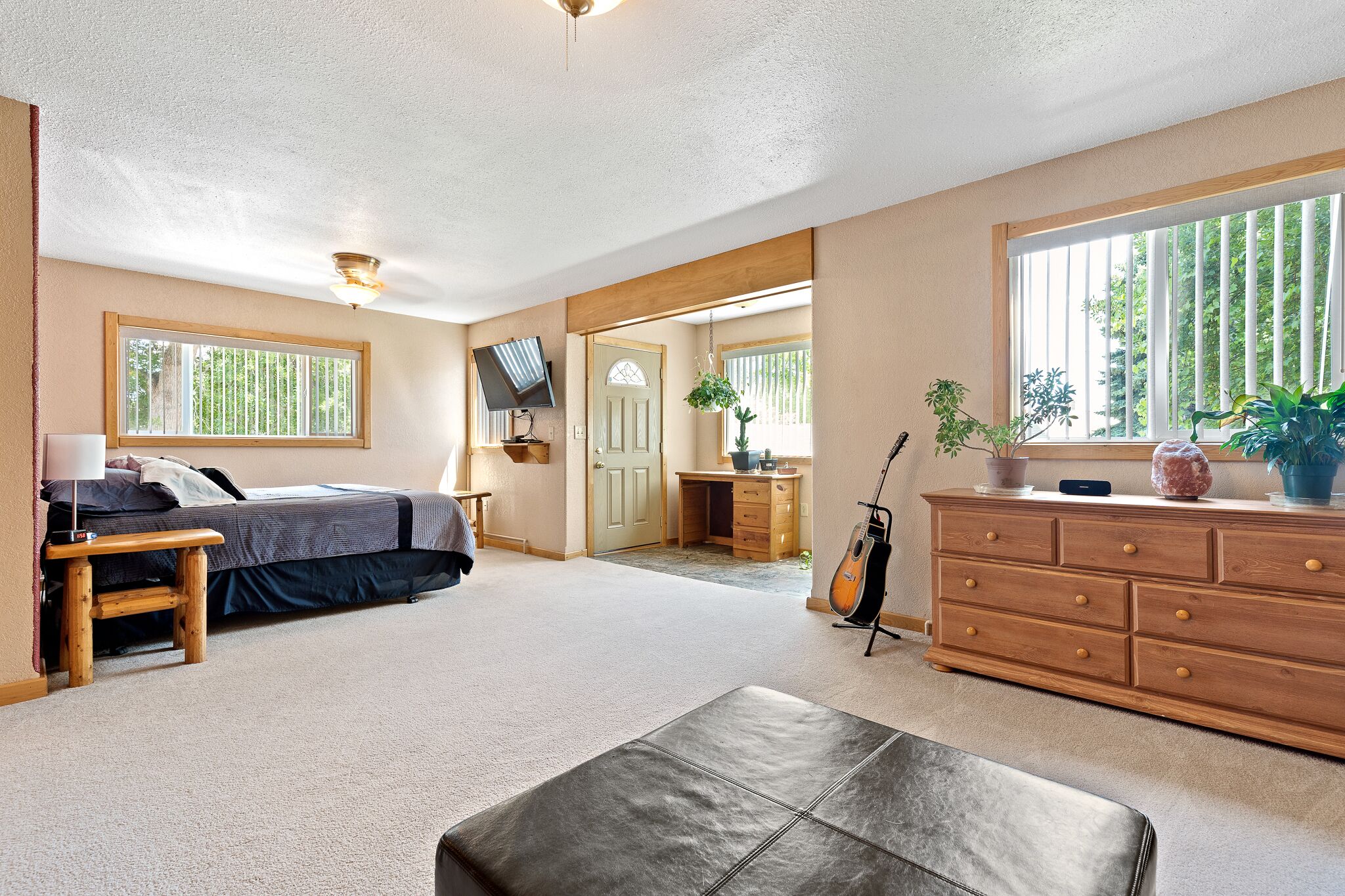 2 bedrooms, in-room safe, iron/ironing board, free WiFi