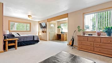 2 bedrooms, in-room safe, iron/ironing board, free WiFi