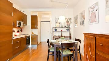 Apartment, 2 Bedrooms | In-room dining
