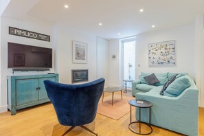 TV, offices - Modern 1 Bed | WiFi | Pvt Courtyard | Westminster (London)