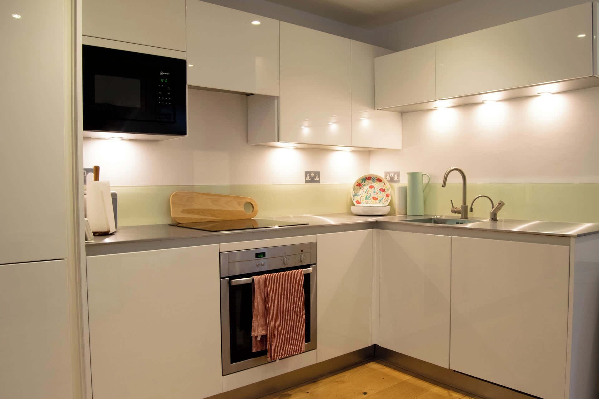 Fridge, oven, stovetop, dishwasher